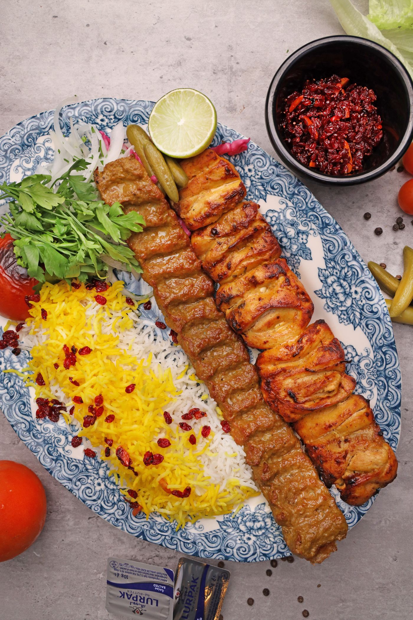 تصویر نمونه از کباب، جوجه و برنج زعفرانی؛ منوی نهایی آلما هنوز تأیید نشده است